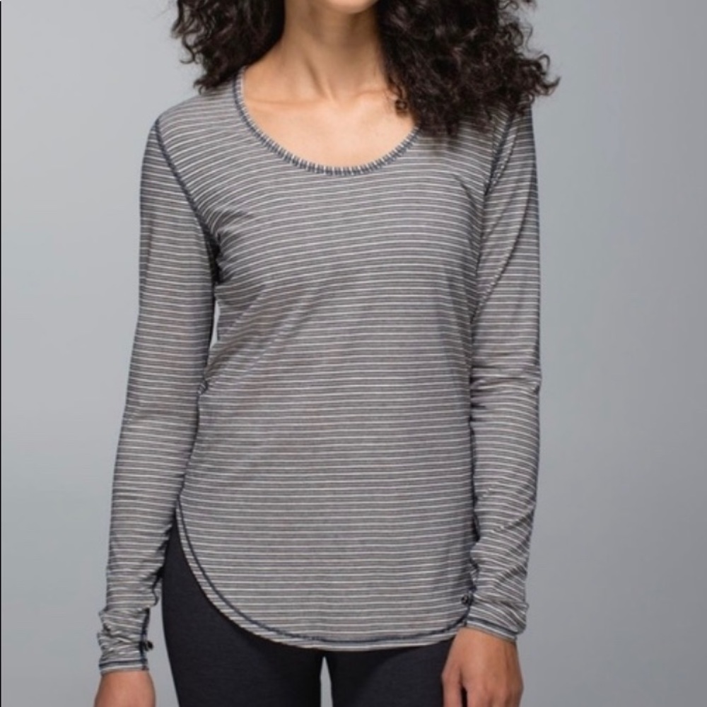 LULULEMON LONG SLEEVE BARELY WORN (yogini 5 year)
